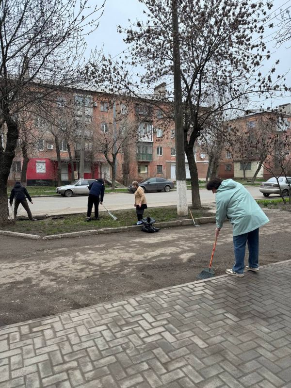 В Горловке состоялся общегородской субботник В Горловке состоялся общегородской субботник