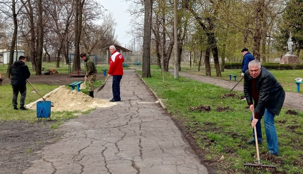 Наталья Бегуненко: Субботник Управы Петровского внутригородского района Администрации городского округа Донецк Наталья Бегуненко: Субботник Управы Петровского внутригородского района Администрации городского округа Донецк