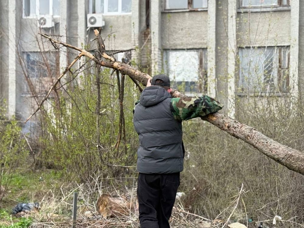Субботник в Иловайске. Сегодня, 12 апреля, администрация городского округа Иловайск совместно с волонтерами «Дома Народного Единства» Нижегородской области приняли участие в городском субботнике в рамках двухмесячника по... Субботник в Иловайске. Сегодня, 12 апреля, администрация городского округа Иловайск совместно с волонтерами «Дома Народного Единства» Нижегородской области приняли участие в городском субботнике в рамках двухмесячника по...