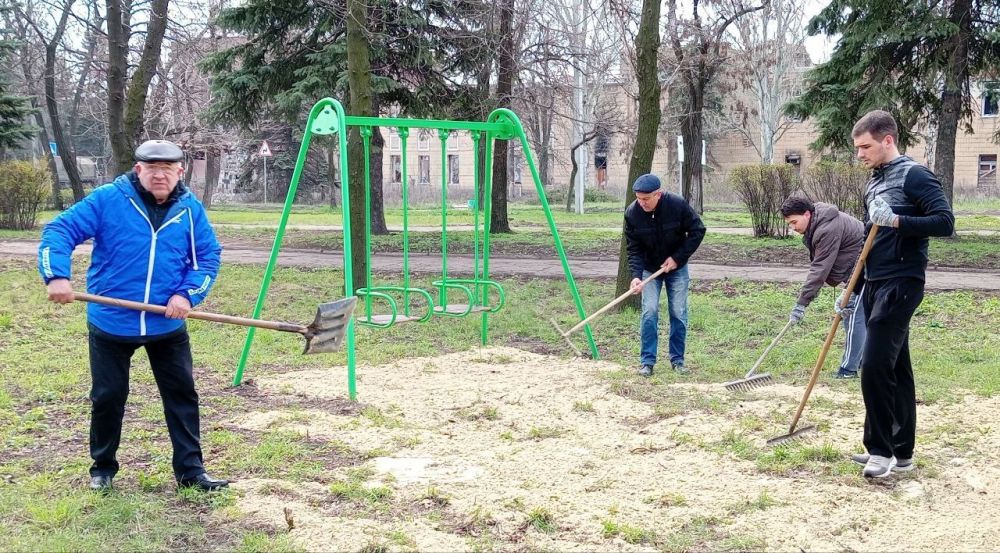 Наталья Бегуненко: Субботник Управы Петровского внутригородского района Администрации городского округа Донецк Наталья Бегуненко: Субботник Управы Петровского внутригородского района Администрации городского округа Донецк