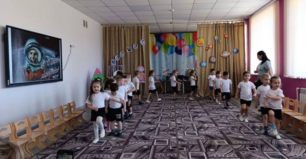 В Ялтинском детском саду «Красная шапочка», в преддверии дня Космонавтики подготовили для ребят старшей и подготовительной группы спортивное развлечение «Путешествие в открытый космос» В Ялтинском детском саду «Красная шапочка», в преддверии дня Космонавтики подготовили для ребят старшей и подготовительной группы спортивное развлечение «Путешествие в открытый космос»