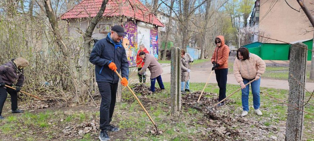 Елена Рязанцева: Пролетарцы продолжают работы по благоустройству района Елена Рязанцева: Пролетарцы продолжают работы по благоустройству района