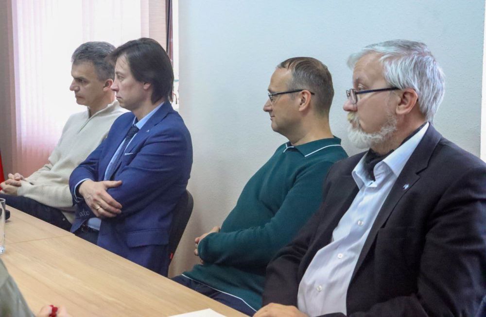Член ОП РФ Владимир Рогов: Необходимо, чтобы воссоединенные субъекты скорей стали полноценной Россией Член ОП РФ Владимир Рогов: Необходимо, чтобы воссоединенные субъекты скорей стали полноценной Россией