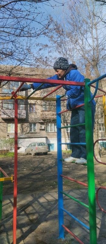 Сотрудники муниципальных унитарных предприятий на общегородском субботнике Сотрудники муниципальных унитарных предприятий на общегородском субботнике