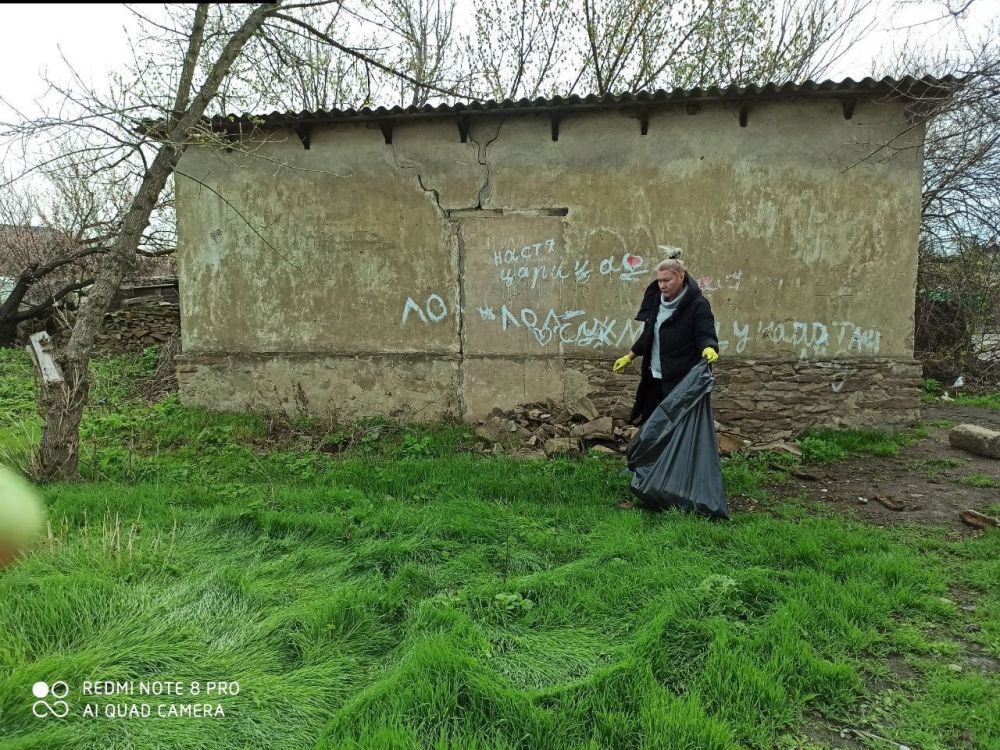 Виктория Жукова: В Троицко-Харцызске жители объединились, чтобы сделать свой поселок еще красивее! Сегодня прошел субботник, главным результатом которого стало появление новой, яркой клумбы Виктория Жукова: В Троицко-Харцызске жители объединились, чтобы сделать свой поселок еще красивее! Сегодня прошел субботник, главным результатом которого стало появление новой, яркой клумбы