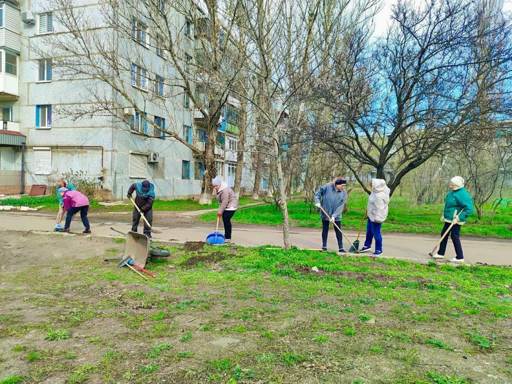 Сегодня, 12 апреля 2025 года, в Зугрэсе был проведен общегородской субботник, к которому присоединились предприятия, учреждения и организации города Сегодня, 12 апреля 2025 года, в Зугрэсе был проведен общегородской субботник, к которому присоединились предприятия, учреждения и организации города