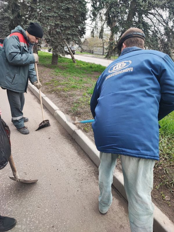 Наталья Великодная: В очередной субботний выходной, в рамках двухмесячника по благоустройству, многие трудовые коллективы, так как Администрации округа, муниципального совета, учреждений, предприятий, и организаций, а также... Наталья Великодная: В очередной субботний выходной, в рамках двухмесячника по благоустройству, многие трудовые коллективы, так как Администрации округа, муниципального совета, учреждений, предприятий, и организаций, а также...