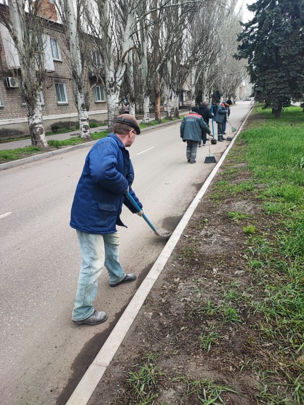 Наталья Великодная: В очередной субботний выходной, в рамках двухмесячника по благоустройству, многие трудовые коллективы, так как Администрации округа, муниципального совета, учреждений, предприятий, и организаций, а также... Наталья Великодная: В очередной субботний выходной, в рамках двухмесячника по благоустройству, многие трудовые коллективы, так как Администрации округа, муниципального совета, учреждений, предприятий, и организаций, а также...