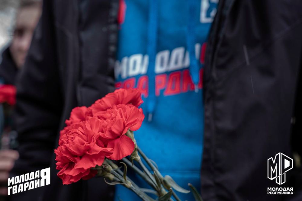Молодёжь почтила память первого человека, погибшего в нашей войне Молодёжь почтила память первого человека, погибшего в нашей войне