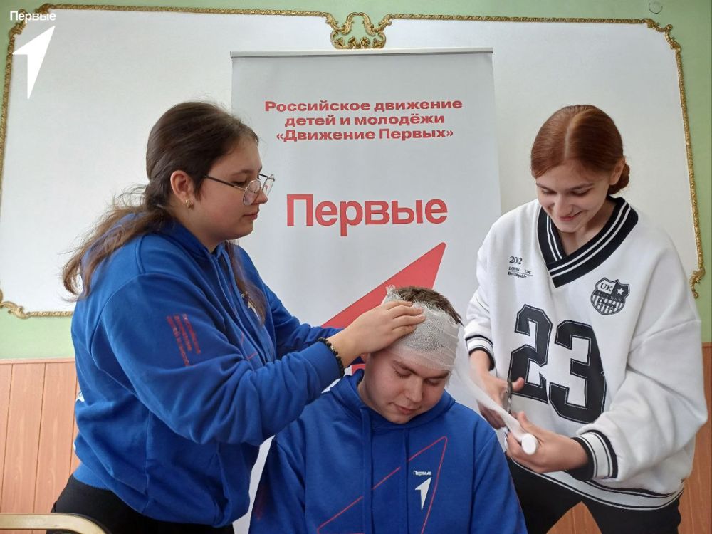 Учимся правильно оказывать помощь Учимся правильно оказывать помощь