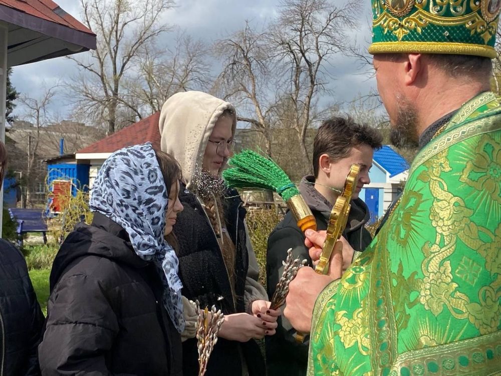 13.04.2025 юнармейцы ВПК «Амазонки» и ВПК «КОРСА» имени Героя О. С. Качуры в Горловке приняли участие в духовно-нравственном мероприятии «С верой в сердце», приуроченном к Вербному воскресенью 13.04.2025 юнармейцы ВПК «Амазонки» и ВПК «КОРСА» имени Героя О. С. Качуры в Горловке приняли участие в духовно-нравственном мероприятии «С верой в сердце», приуроченном к Вербному воскресенью