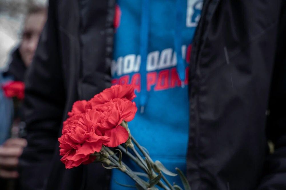 Молодежь почтила память первого погибшего в ДНР волонтера Рубена Аванесяна Молодежь почтила память первого погибшего в ДНР волонтера Рубена Аванесяна