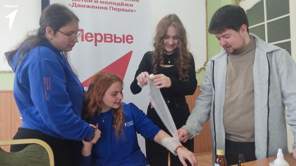 Учимся правильно оказывать помощь Учимся правильно оказывать помощь
