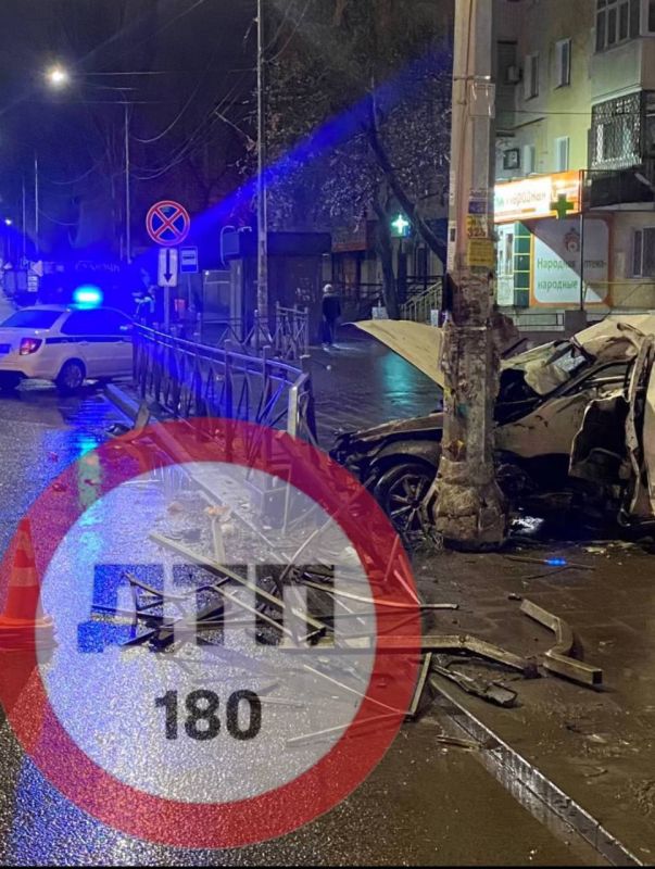 ДТП произошло на пересечении пр.Ленина и пр.Строителей в Мариуполе ДТП произошло на пересечении пр.Ленина и пр.Строителей в Мариуполе