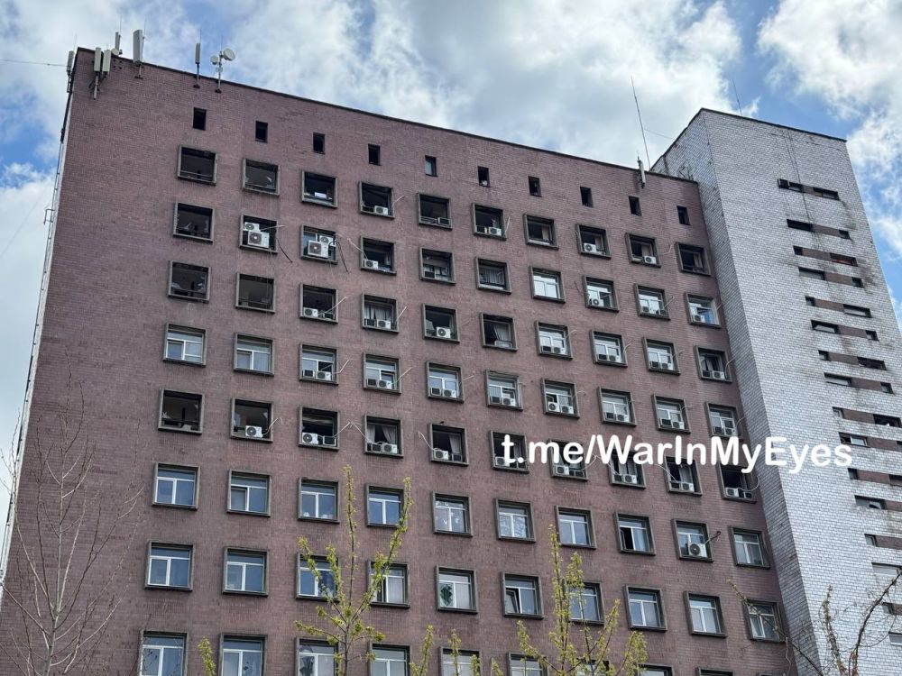 ВСУ обстреляли Киевский район Донецка снарядами со шрапнельной «начинкой»: повреждены несколько зданий, некоторые остались без стекол ВСУ обстреляли Киевский район Донецка снарядами со шрапнельной «начинкой»: повреждены несколько зданий, некоторые остались без стекол