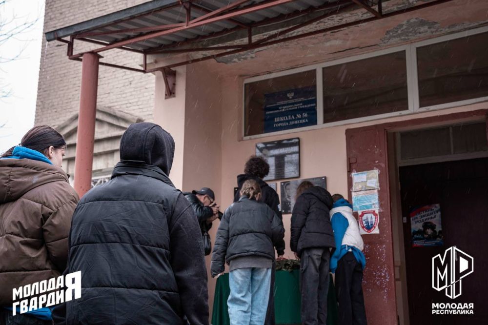 Молодёжь почтила память первого человека, погибшего в нашей войне Молодёжь почтила память первого человека, погибшего в нашей войне