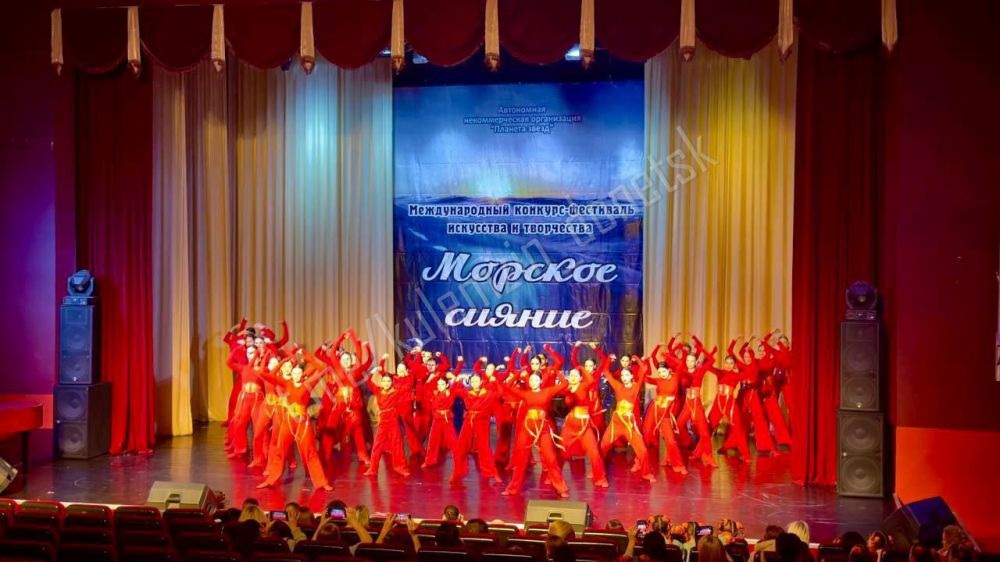 Алексей Кулемзин: 12 апреля в Сочи состоялся Международный конкурс-фестиваль искусства и творчества «Морское сияние», в котором приняли участите творческие коллективы Дворца культуры им. А.С. Пушкина г. Донецка Алексей Кулемзин: 12 апреля в Сочи состоялся Международный конкурс-фестиваль искусства и творчества «Морское сияние», в котором приняли участите творческие коллективы Дворца культуры им. А.С. Пушкина г. Донецка