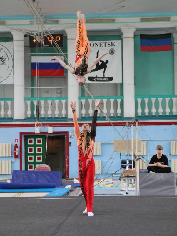 Юрий Мартынов: На выходных в Донецке прошли чемпионат и первенство Республики по спортивной акробатике Юрий Мартынов: На выходных в Донецке прошли чемпионат и первенство Республики по спортивной акробатике