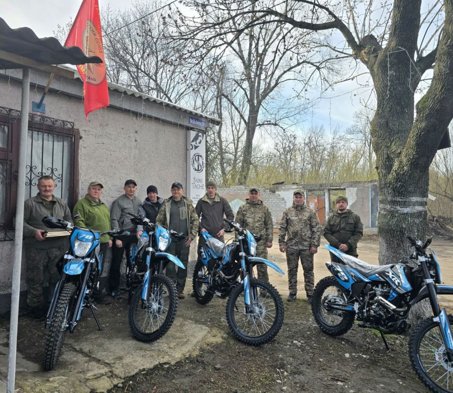Председатель Комитета Народного Совета по поддержке участников СВО Дмитрий Огилец оказал содействие в передаче 4 мотоциклов повышенной проходимости в штурмовое подразделение Председатель Комитета Народного Совета по поддержке участников СВО Дмитрий Огилец оказал содействие в передаче 4 мотоциклов повышенной проходимости в штурмовое подразделение