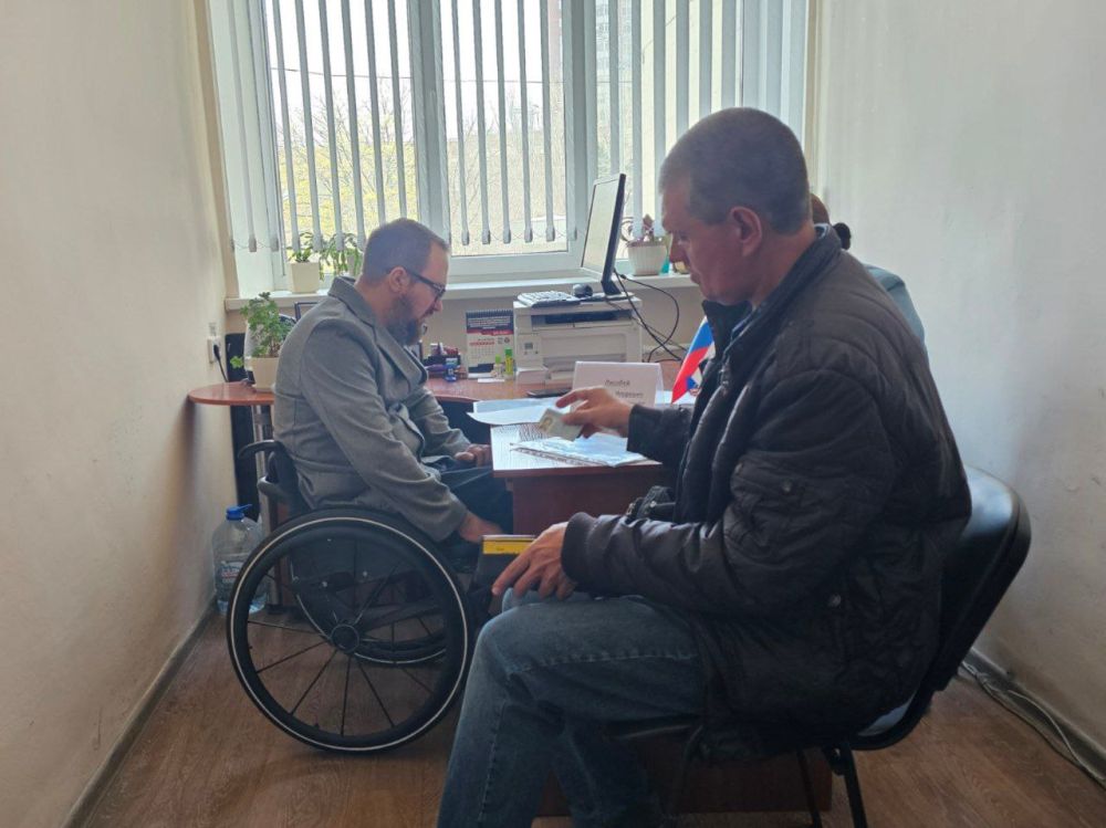 Прием члена Комитета Народного Совета по труду, занятости, социальной политике и делам ветеранов, депутата Народного Совета ДНР Ярослава Лисобея Прием члена Комитета Народного Совета по труду, занятости, социальной политике и делам ветеранов, депутата Народного Совета ДНР Ярослава Лисобея