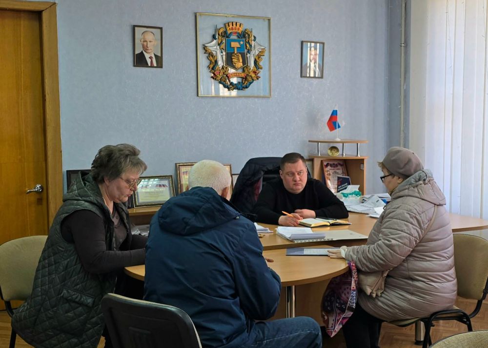 В понедельник, 14 апреля, руководитель Управы Куйбышевского внутригородского района Администрации городского округа Донецк Иван Адамец провел прием граждан В понедельник, 14 апреля, руководитель Управы Куйбышевского внутригородского района Администрации городского округа Донецк Иван Адамец провел прием граждан