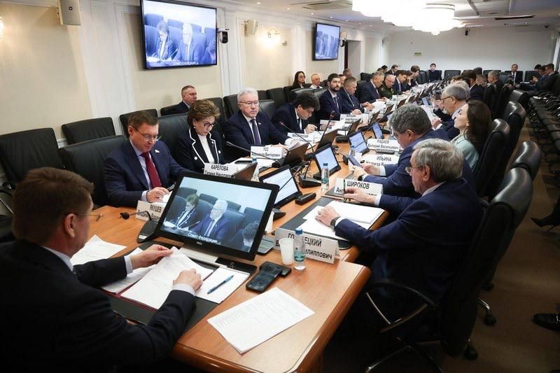 Александр Волошин: #Работа_в_СФ. Сегодня в Совете Федерации состоялось заседание Комитета по федеративному устройству, региональной политике, местному самоуправлению и делам Севера под председательством Андрея Шевченко ... Александр Волошин: #Работа_в_СФ. Сегодня в Совете Федерации состоялось заседание Комитета по федеративному устройству, региональной политике, местному самоуправлению и делам Севера под председательством Андрея Шевченко ...