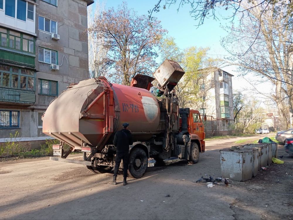 Горловским филиалом ГУП ДНР «ДОНСНАБКОМПЛЕКТ» ежедневно, производится работа по вывозу твердых коммунальных отходов согласно утвержденного графика с территории города на полигон Горловским филиалом ГУП ДНР «ДОНСНАБКОМПЛЕКТ» ежедневно, производится работа по вывозу твердых коммунальных отходов согласно утвержденного графика с территории города на полигон