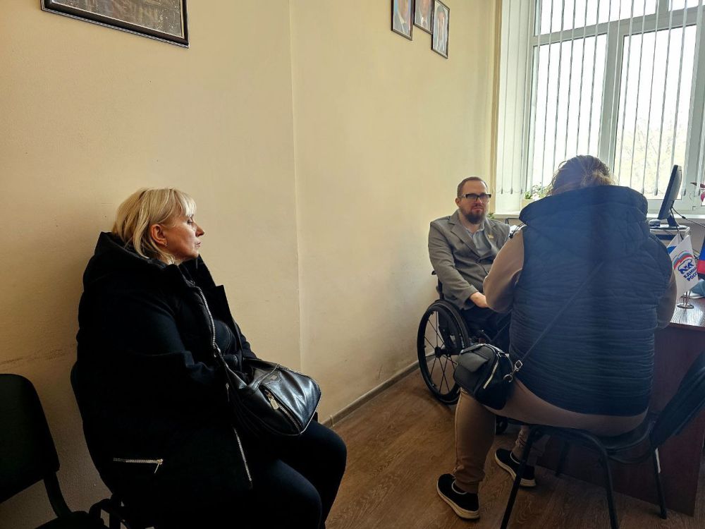 Прием члена Комитета Народного Совета по труду, занятости, социальной политике и делам ветеранов, депутата Народного Совета ДНР Ярослава Лисобея Прием члена Комитета Народного Совета по труду, занятости, социальной политике и делам ветеранов, депутата Народного Совета ДНР Ярослава Лисобея
