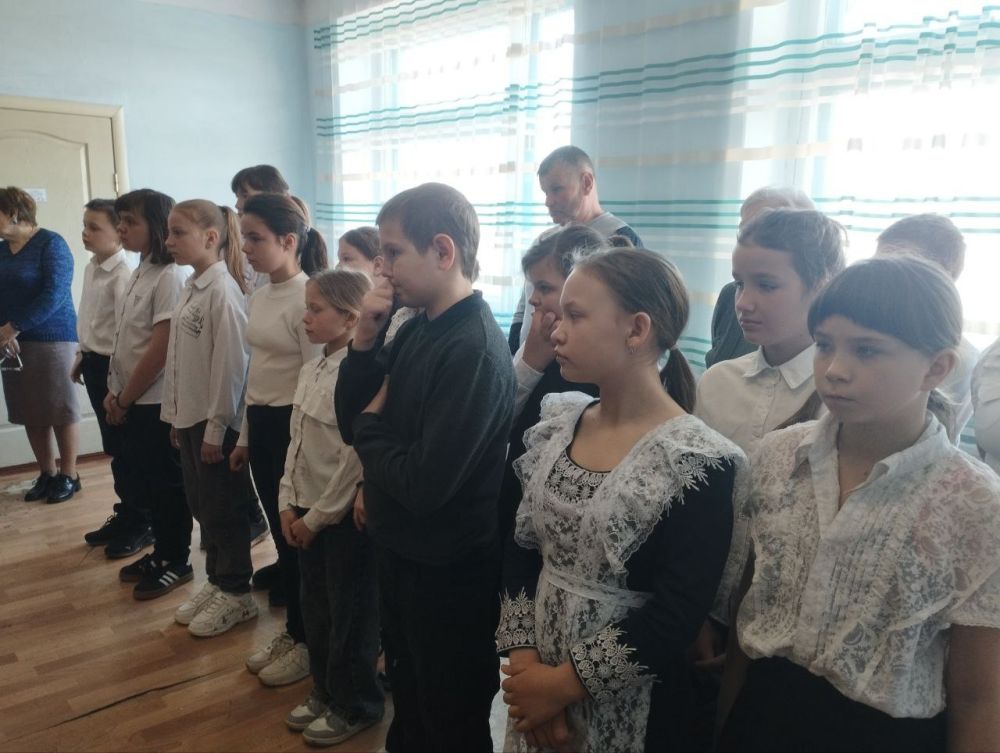 Наталья Великодная: В общеобразовательных учебных заведениях Тельмановского округа провели внеклассные уроки «Разговоры о важном» Наталья Великодная: В общеобразовательных учебных заведениях Тельмановского округа провели внеклассные уроки «Разговоры о важном»