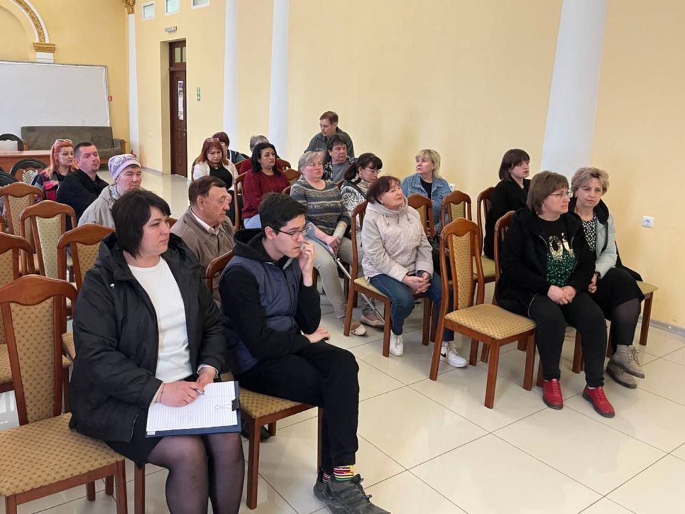 Сегодня, 14 апреля, заместитель главы Администрации муниципального образования городского округа Харцызск Юлия Михайленко провела встречу с трудовым коллективом МБУ «Харцызский городской Дворец культуры» Сегодня, 14 апреля, заместитель главы Администрации муниципального образования городского округа Харцызск Юлия Михайленко провела встречу с трудовым коллективом МБУ «Харцызский городской Дворец культуры»