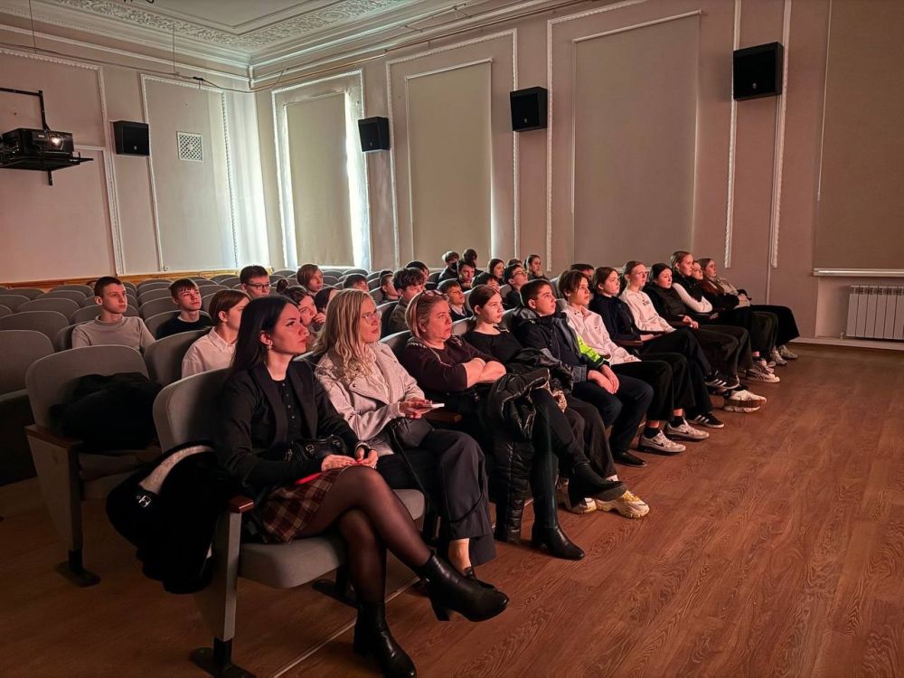 14 апреля в кинотеатре «Харцызск» состоялась трансляция фильма «Битва за Севастополь» в честь бесплатной Всероссийской киноакции «Кино Победы!» от Фонда Кино 14 апреля в кинотеатре «Харцызск» состоялась трансляция фильма «Битва за Севастополь» в честь бесплатной Всероссийской киноакции «Кино Победы!» от Фонда Кино