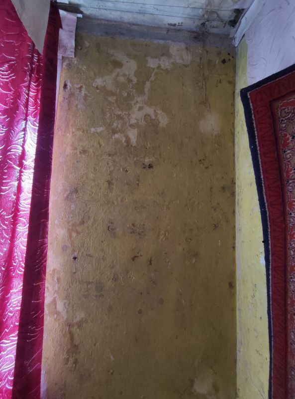 Депутат Дебальцевского городского совета Донецкой Народной Республики Андрей Ермолаев, согласно партийному проекту "УПРАВДОМ", в рамках реагирования на обращения граждан провел обследование течи кровли в многоквартирном... Депутат Дебальцевского городского совета Донецкой Народной Республики Андрей Ермолаев, согласно партийному проекту "УПРАВДОМ", в рамках реагирования на обращения граждан провел обследование течи кровли в многоквартирном...