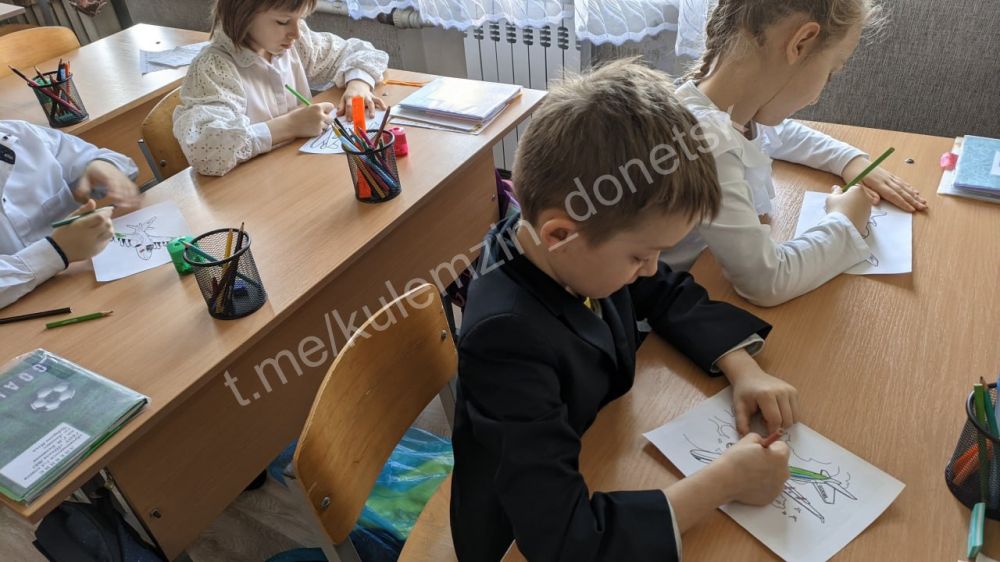 В рамках проекта «Разговоры о важном» в донецких школах сегодня говорили о гражданской авиации России В рамках проекта «Разговоры о важном» в донецких школах сегодня говорили о гражданской авиации России