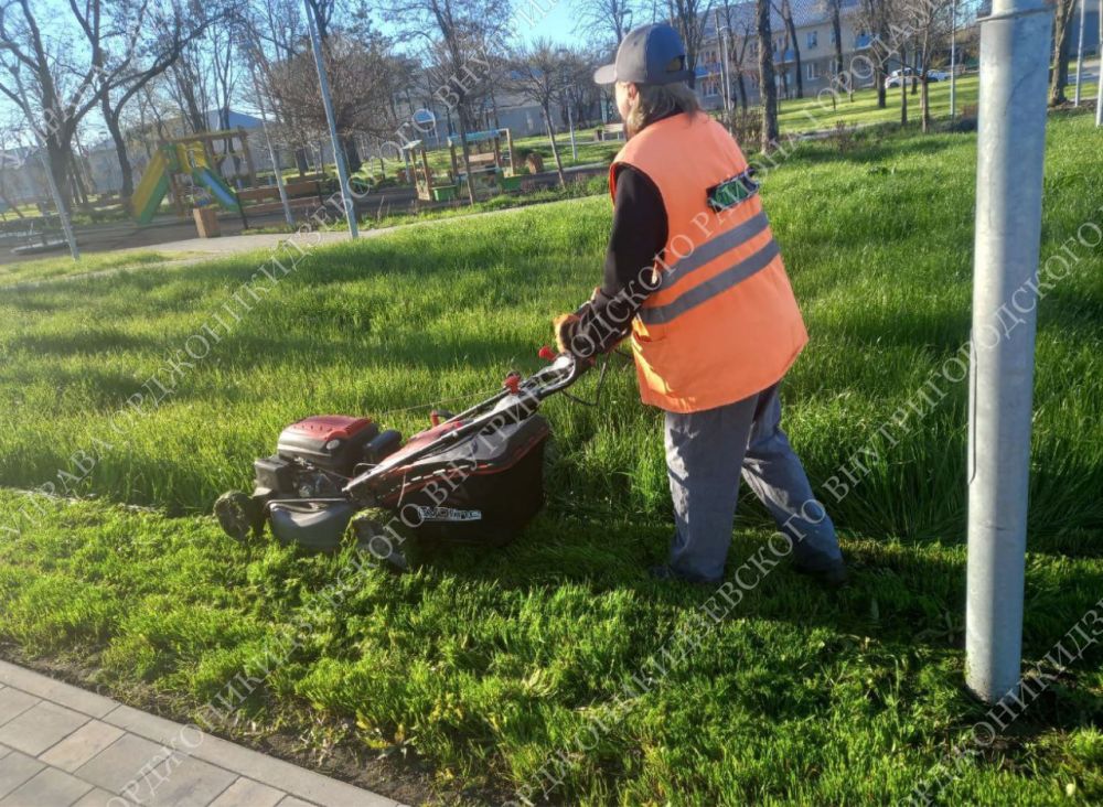 Работы жилищно-коммунальных предприятий по благоустройству района Работы жилищно-коммунальных предприятий по благоустройству района