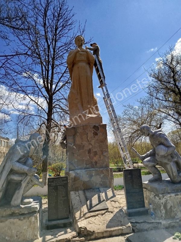 Алексей Кулемзин: В Донецке, в преддверии 80-й годовщины Победы, активно приводят в порядок памятники и братские могилы, напоминающие о событиях Великой Отечественной войны Алексей Кулемзин: В Донецке, в преддверии 80-й годовщины Победы, активно приводят в порядок памятники и братские могилы, напоминающие о событиях Великой Отечественной войны