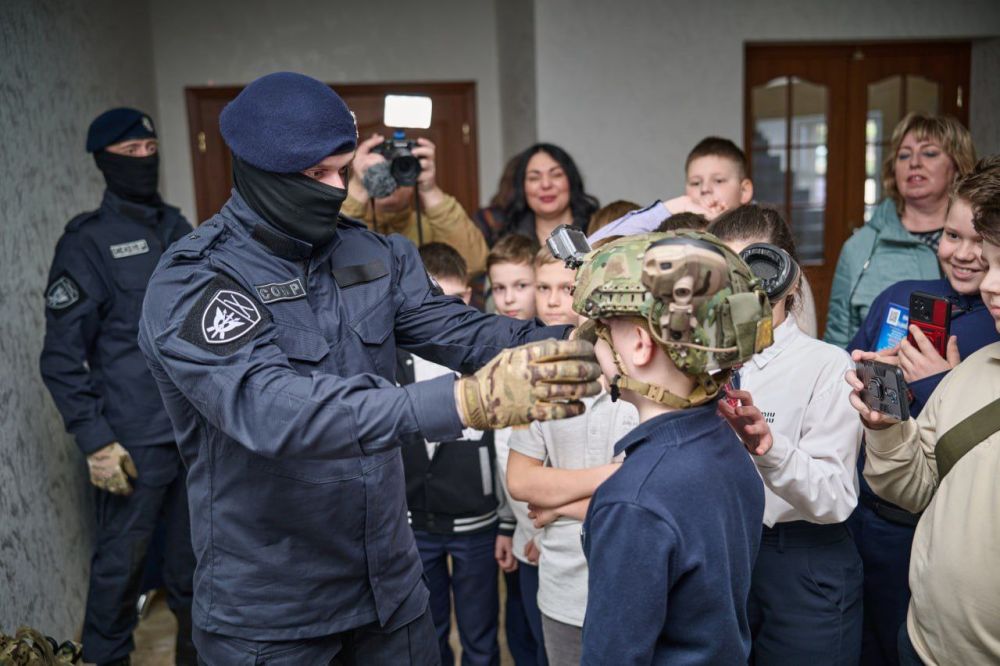 В Донецком республиканском краеведческом музее прошла выставка снаряжения бойцов спецназа Росгвардии В Донецком республиканском краеведческом музее прошла выставка снаряжения бойцов спецназа Росгвардии