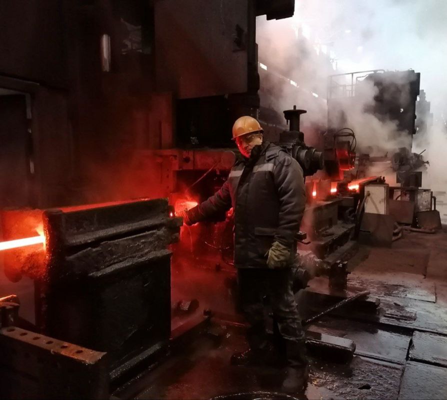 Наш коллега Олег Бирюков работает на Макеевском металлургическом заводе уже более трех десятилетий Наш коллега Олег Бирюков работает на Макеевском металлургическом заводе уже более трех десятилетий