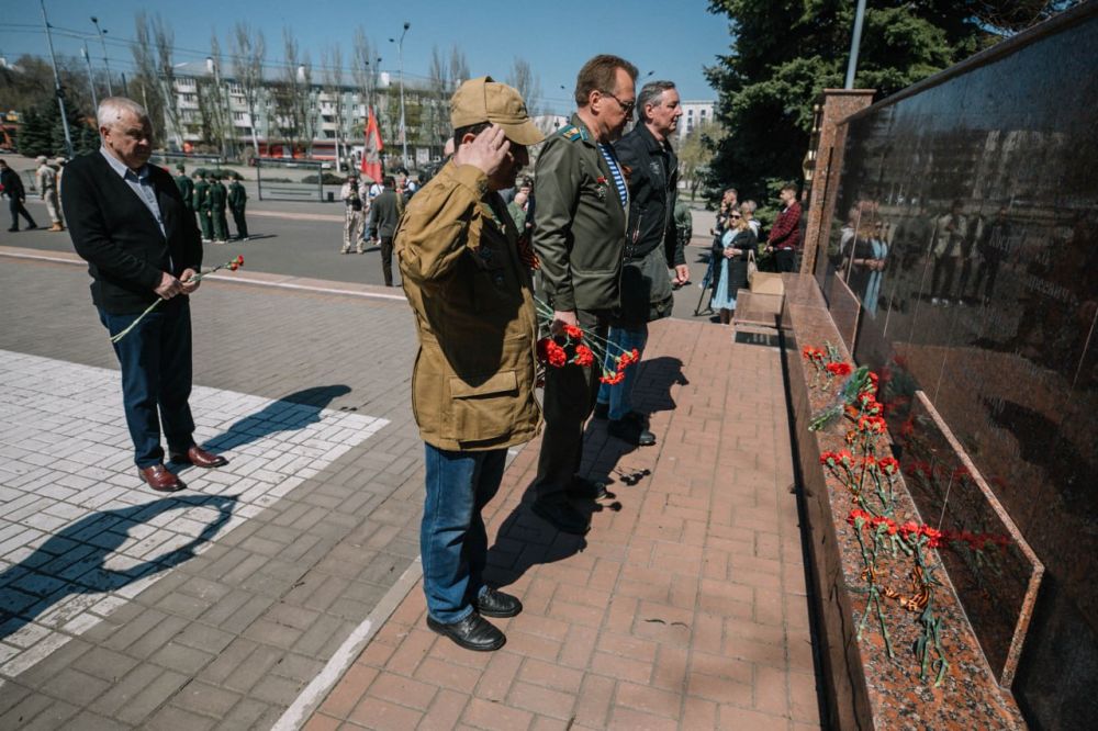 Олег Моргун: С площади Ленинского Комсомола сегодня отправился автопоезд Победы Олег Моргун: С площади Ленинского Комсомола сегодня отправился автопоезд Победы