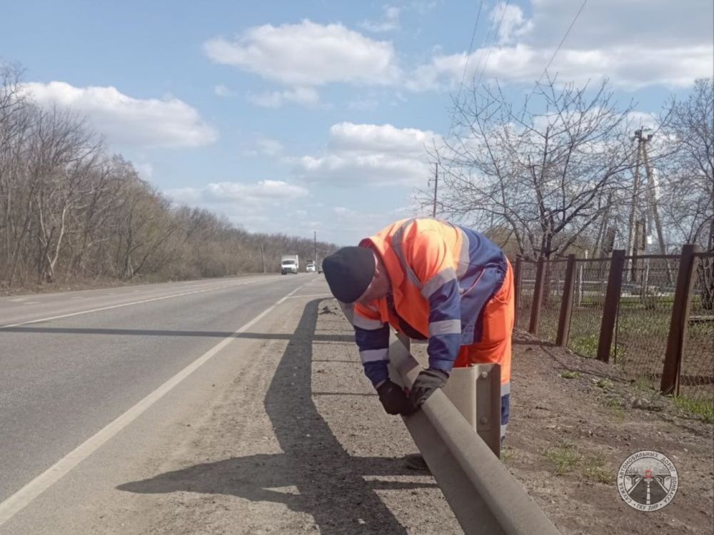 Порядка 90 единиц спецтехники было задействовано в работах по содержанию автомобильных дорог общего пользования за минувшие сутки Порядка 90 единиц спецтехники было задействовано в работах по содержанию автомобильных дорог общего пользования за минувшие сутки
