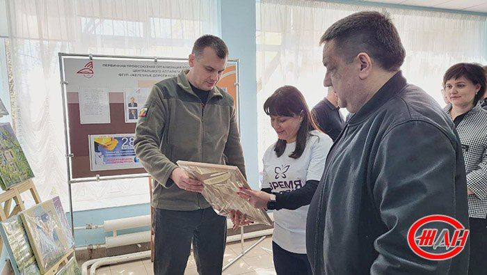 Сегодня, 15 апреля, работники центрального аппарата ФГУП «Железные дороги Новороссии» и Донецкого филиала ФГУП «ЖДН» приняли участие в ярмарке, организованной Благотворительным фондом «Время добрых» в помощь детям с... Сегодня, 15 апреля, работники центрального аппарата ФГУП «Железные дороги Новороссии» и Донецкого филиала ФГУП «ЖДН» приняли участие в ярмарке, организованной Благотворительным фондом «Время добрых» в помощь детям с...