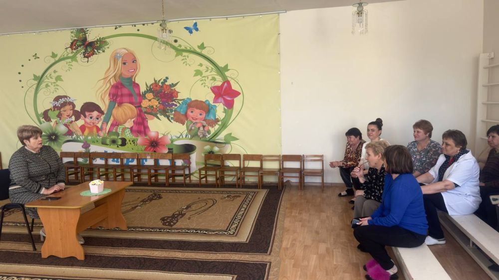15 апреля, депутат Тельмановского муниципального совета Галина Коссе провела встречу с трудовым коллективом ГКДОУ "Тельмановский детский сад комбинированного вида "Катюша" Тельмановского м.о." На встрече обсудили... 15 апреля, депутат Тельмановского муниципального совета Галина Коссе провела встречу с трудовым коллективом ГКДОУ "Тельмановский детский сад комбинированного вида "Катюша" Тельмановского м.о." На встрече обсудили...