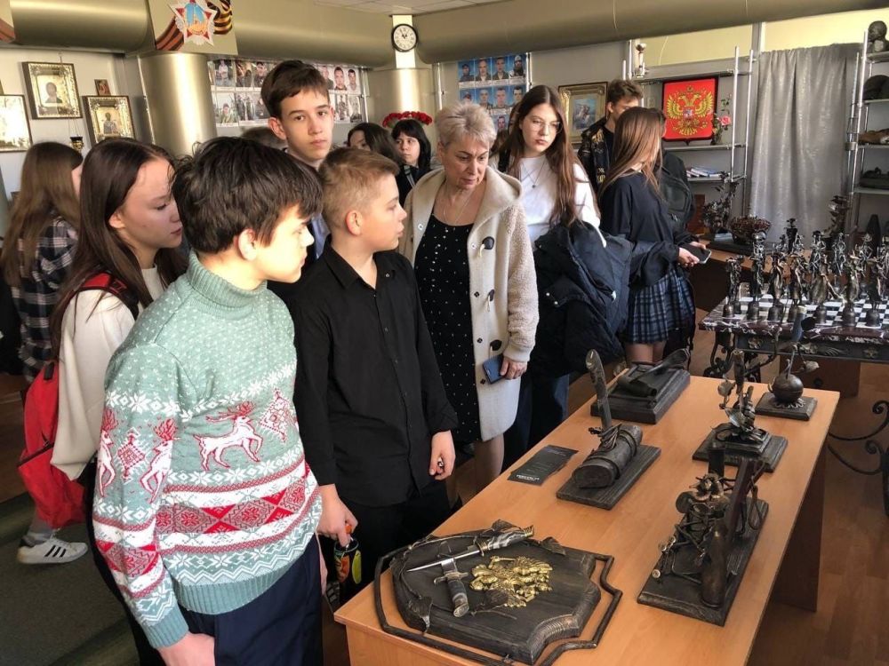 В Ждановке прошло открытие выставки «Человек металла и огня» В Ждановке прошло открытие выставки «Человек металла и огня»