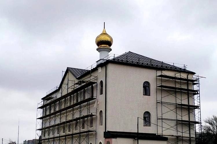 Новые купола, словно золотые чаши: в Мариуполе развернулись масштабные работы в Свято-Михайловском соборе Новые купола, словно золотые чаши: в Мариуполе развернулись масштабные работы в Свято-Михайловском соборе