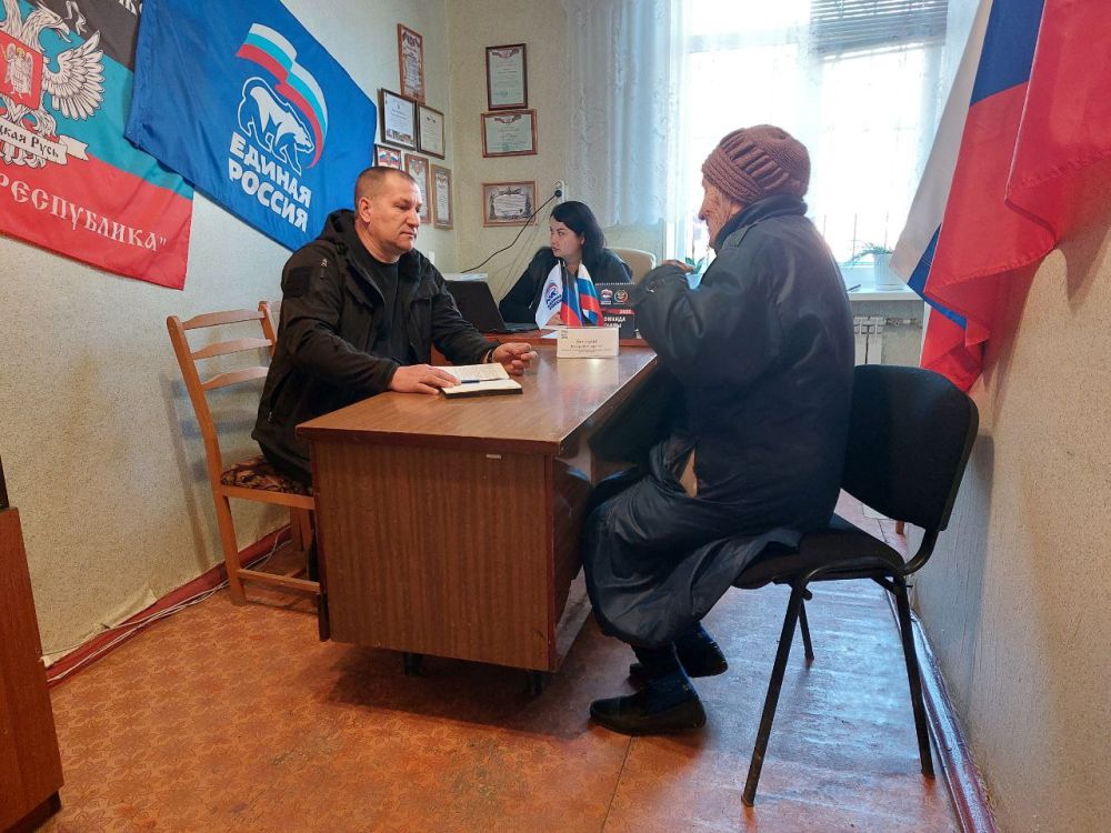 Сергей Желновач: 15 апереля 2025г., заместитель главы администрации городского округа Дебальцево Валерий Бессараб, провёл личный прием граждан в местной общественной приёмной Дебальцевского местного отделения Партии "Единая... Сергей Желновач: 15 апереля 2025г., заместитель главы администрации городского округа Дебальцево Валерий Бессараб, провёл личный прием граждан в местной общественной приёмной Дебальцевского местного отделения Партии "Единая...