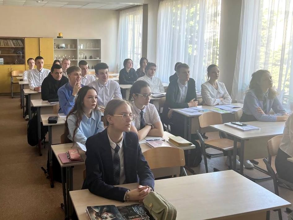 В школах Кировского проходят профориентационные уроки В школах Кировского проходят профориентационные уроки