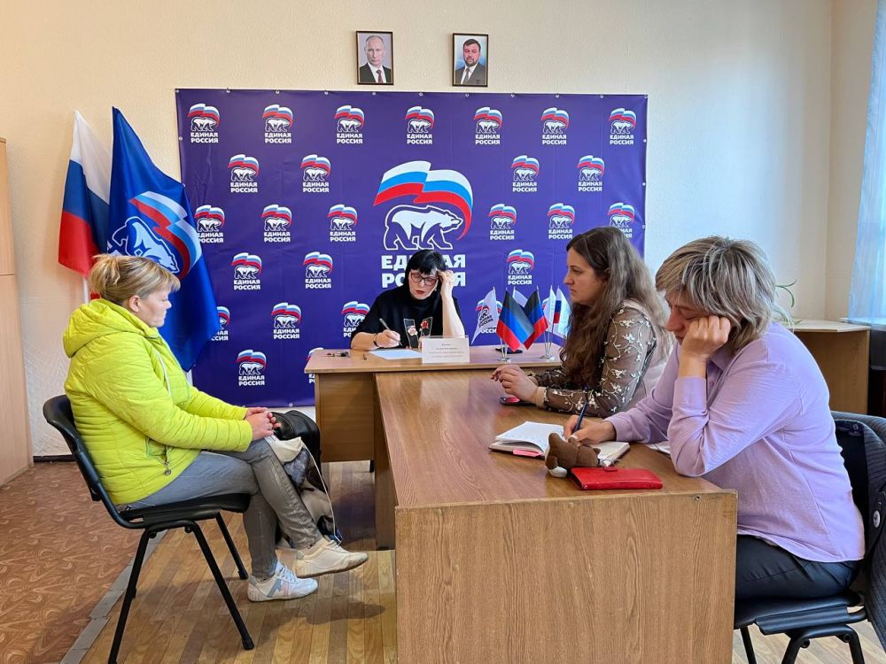 Сегодня в общественной приемной Всероссийской политической партии «Единая Россия» заместитель главы администрации, исполнительный секретарь местного отделения Всероссийской политической партии «Единая Россия» Оксана Козлова... Сегодня в общественной приемной Всероссийской политической партии «Единая Россия» заместитель главы администрации, исполнительный секретарь местного отделения Всероссийской политической партии «Единая Россия» Оксана Козлова...