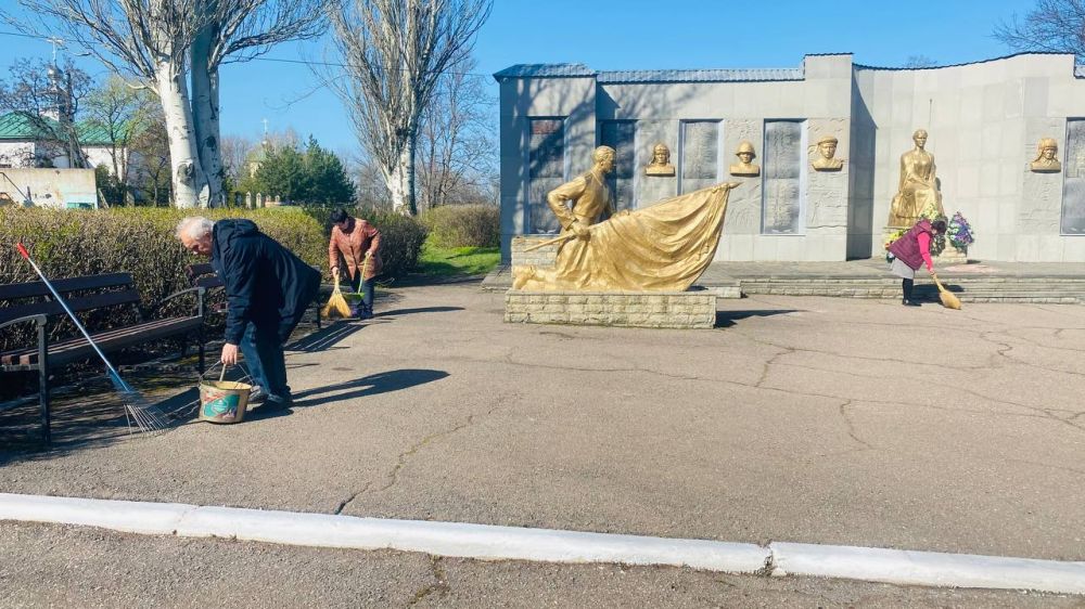 В рамках партийного проекта #ИсторическаяПамять, 15 апреля 2025 года, сотрудники МБУ «Новотроицкий ДК им. Леси Украинки», совместно с музеем истории посёлка Новотроицкое, дружно поддержали акцию по уборке территорий... В рамках партийного проекта #ИсторическаяПамять, 15 апреля 2025 года, сотрудники МБУ «Новотроицкий ДК им. Леси Украинки», совместно с музеем истории посёлка Новотроицкое, дружно поддержали акцию по уборке территорий...