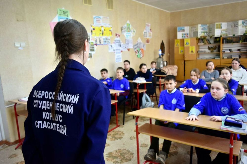 Антитеррор для «Отважных». Добровольцы Донецкого РО ВСКС провели практическое занятие по антитеррористической безопасности для активистов ШСО «Отважные» в Харцызской школе №22 Антитеррор для «Отважных». Добровольцы Донецкого РО ВСКС провели практическое занятие по антитеррористической безопасности для активистов ШСО «Отважные» в Харцызской школе №22