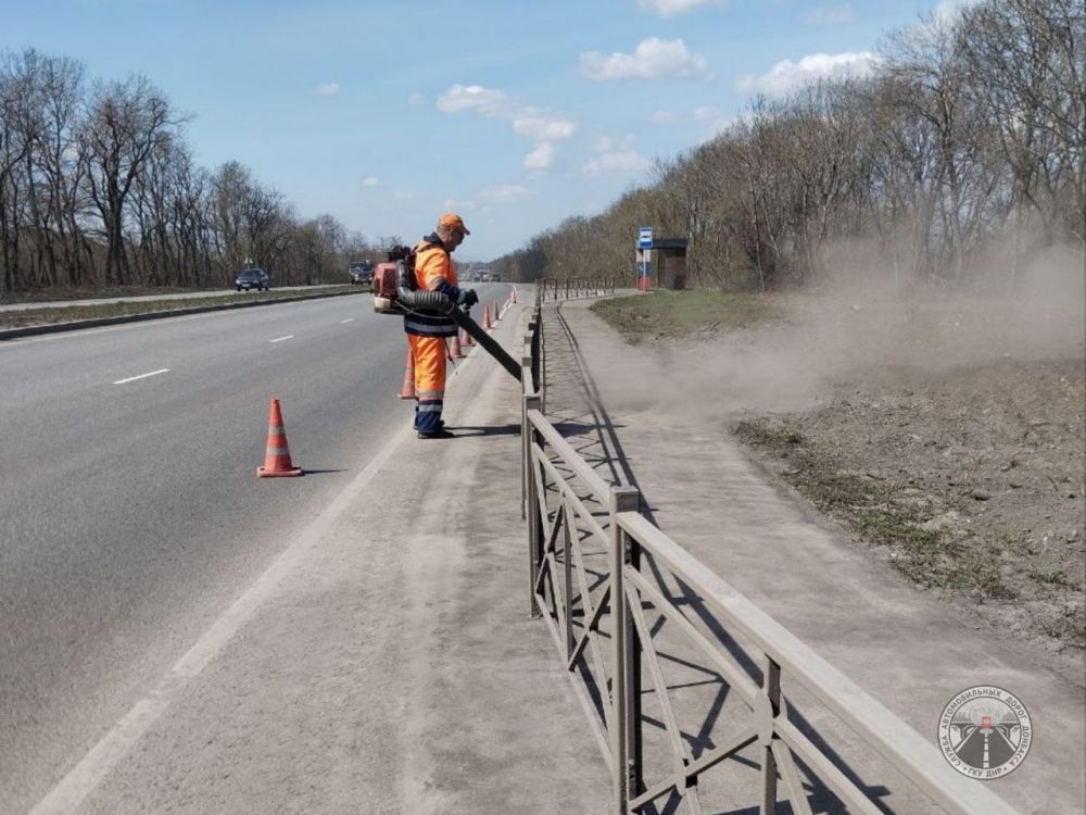 Порядка 90 единиц спецтехники было задействовано в работах по содержанию автомобильных дорог общего пользования за минувшие сутки Порядка 90 единиц спецтехники было задействовано в работах по содержанию автомобильных дорог общего пользования за минувшие сутки