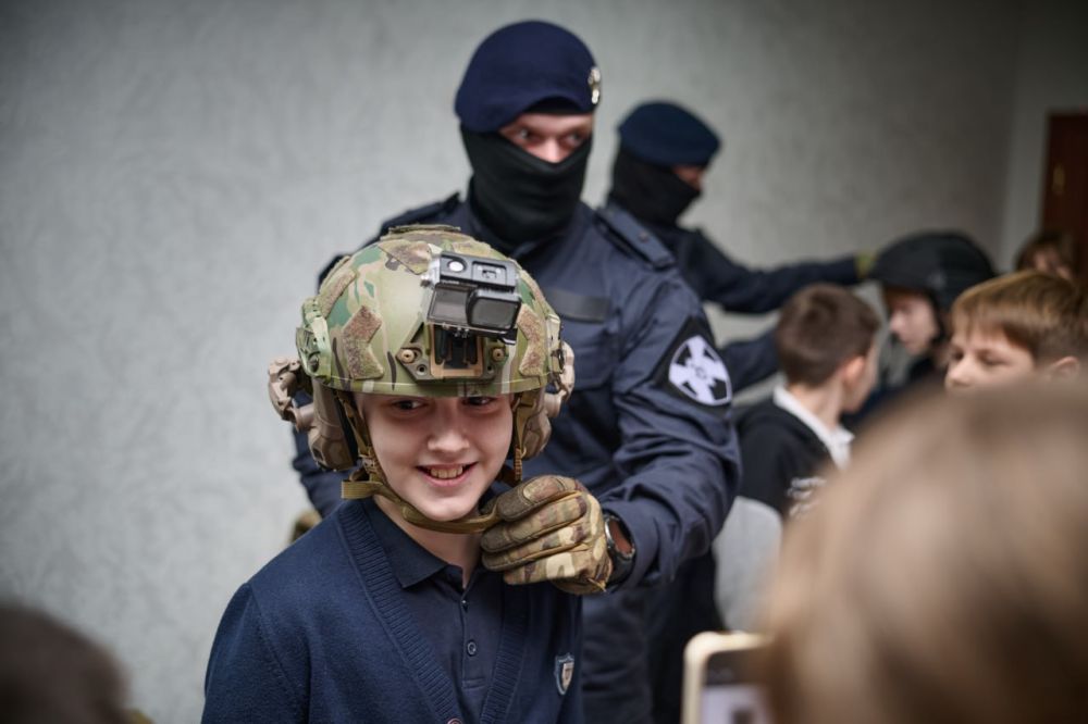 В Донецке прошла выставка снаряжения бойцов спецназа Росгвардии В Донецке прошла выставка снаряжения бойцов спецназа Росгвардии